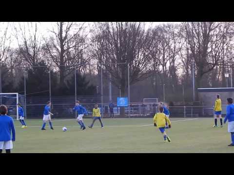 Fraaie uitval van Kampong, met doelpunt. 3-0.