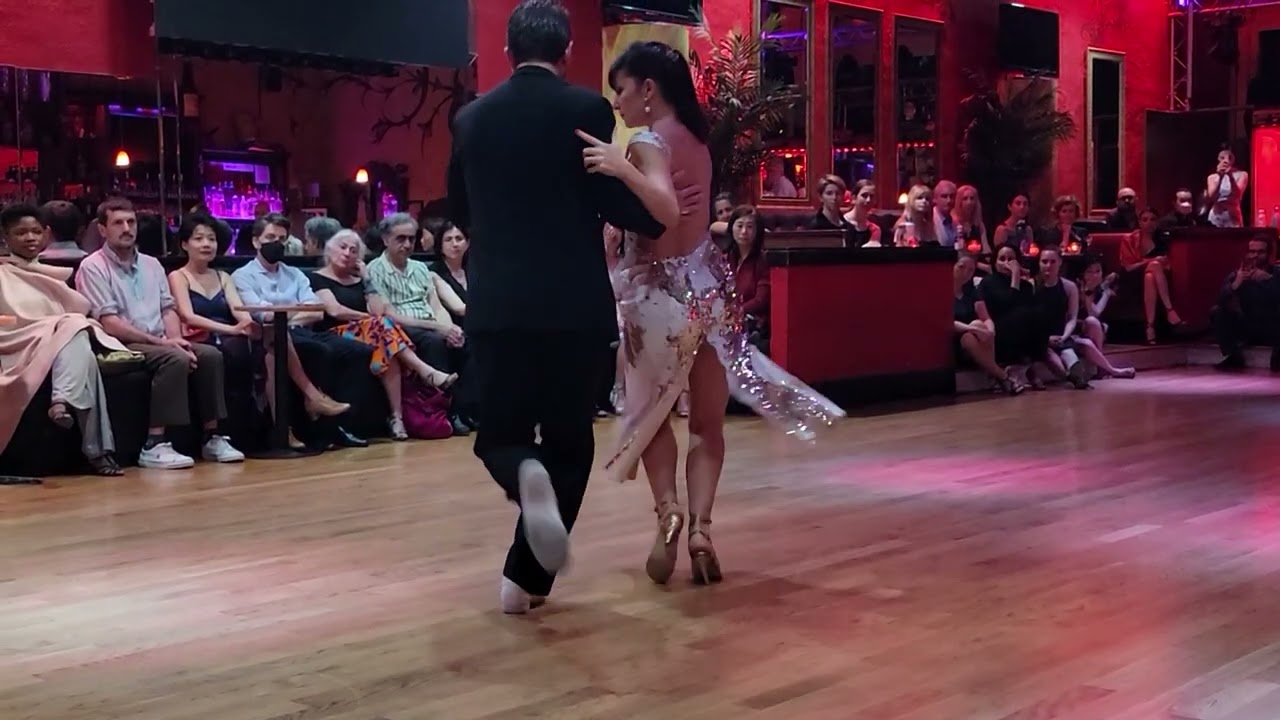 Performance by Pablo Inza & Sofia Saborido at Alberto's on June 4, 2023 (2/3)