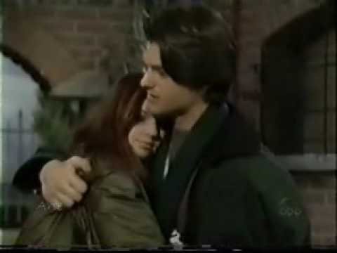 GH 01.08-09.01 - Emily and Zander's kiss outside Kelly's