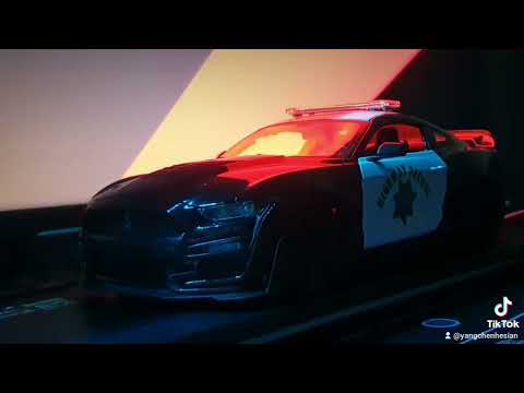 1/18 MAISTO GT500 Highway Patrol Police Car