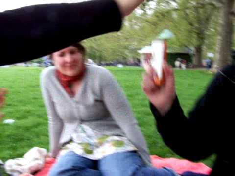 Franzi (Bloc Party) vs. Anna (Klaxons)