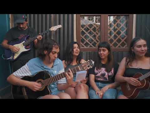 LaVitrola.cl: Laurela + Uva Robot - Marchité (especial Uva Robot en vivo en Mezcla Cafetería)