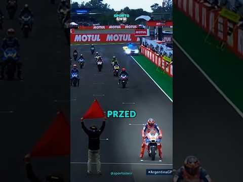Dlaczego ten motocyklista zaczął PRZED WSZYSTKIMI😳