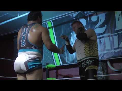 'Mr. Athletic' Jeff Cobb vs 'Big Cat' Scott Henson - 3-2-1 BATTLE! 'Point At The Sign' - 04/08/2017