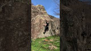 Video thumbnail de Problem 1 (Boulder B.Este - El Bosque), 5+. Pont de Camps