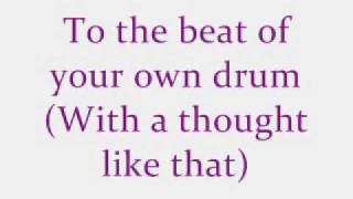 Selena Gomez - Bang a drum + lyrics