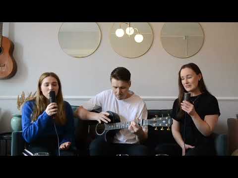 Säng av rosor (Cover) by Emmi & Hanna feat. Conny Berghäll