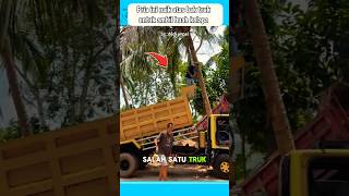 Download lagu these truck drivers climb onto the truck bed to get coconuts #shorts #truck mp3