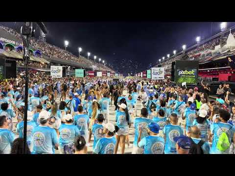 Bateria da Vila Isabel no ensaio técnico para o carnaval 2024