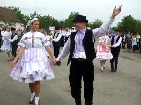 Folklorny súbor "VRETENO"Kysáč-Defile