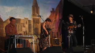 Vikki Thorn (The Waifs) 2018-03-18 You Took Our Girl Away at Blue Mountains Music Festival, Katoomba