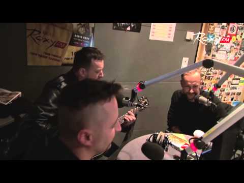 "Szatan, szatan, szatan ołjeeee" Nergal, Kędzior i Tymon śpiewają... - Radio RoxyFM