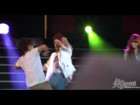 [FANCAM] 110814 DooWoon's crazy dance @ Uηitεd Cubε CoηceяT #34