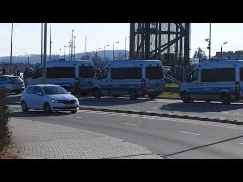 Zabezpieczenie przez policję meczu Ekstraklasy Lechia Gdańsk - Arka Gdynia