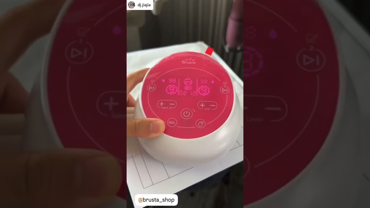 " นุ่มนิ่มที่สุดจ้าา สมชื่อบรุสต้านะคะ นี่จ้า แม่กำลังปั๊มนม ให้อยู่น้าาา "