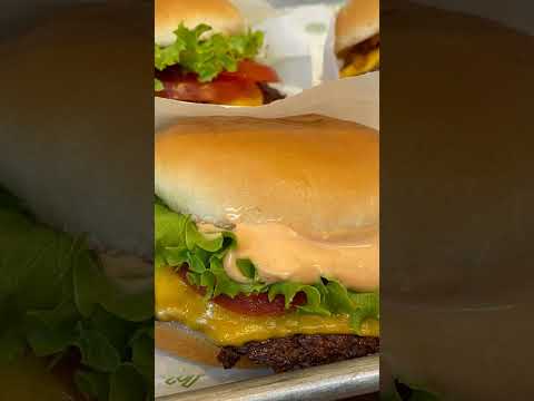 Burger Subscribe for more videos #youtubeshorts #foodmedia #yummy #tasty #delicious #yum #streetfood