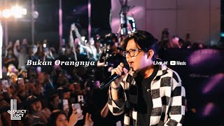 Download lagu Juicy Luicy - Bukan Orangnya (Live at Youtube Music Night) mp3 Download lagu Juicy Luicy - Bukan Orangnya (Live at Youtube Music Night) mp3