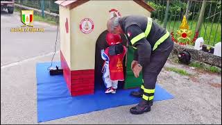 i-pompieri-a-scuola-con-i-piccoli-alunni-della-colombo-e-gennarelli