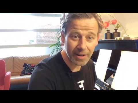 Ed Sheeran - Shape of you en Martin Garrix & Dua Lipa - Scared To Be Lonely uitzoeken op piano