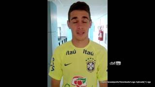 Oscar feliz com a chegada da filha em plena Copa do Mundo