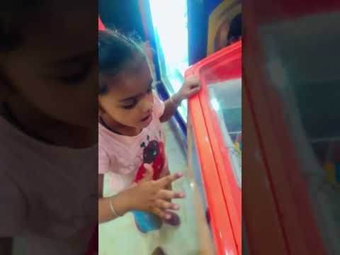 Ice cream😋chose karti hui #viralvideo #youtubeshorts #trending #outside