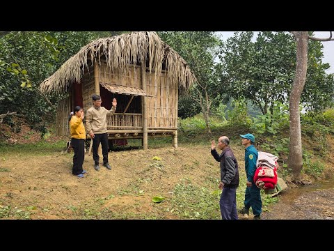 CEO Lee and a single mother help an elderly homeless man move from an abandoned house to a new place