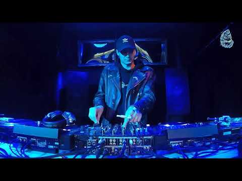 The Blue Oyster: BØGUTA Ø2 / 19.05 / 18 - 19