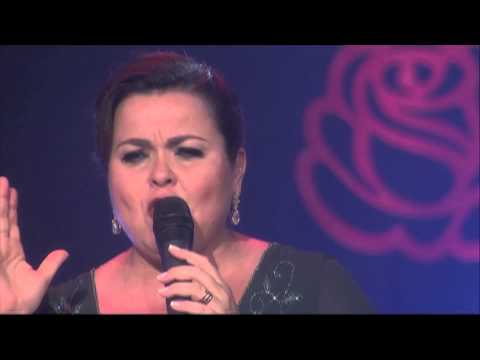 Maria do Rosário - Mãos Ensanguentadas de Jesus