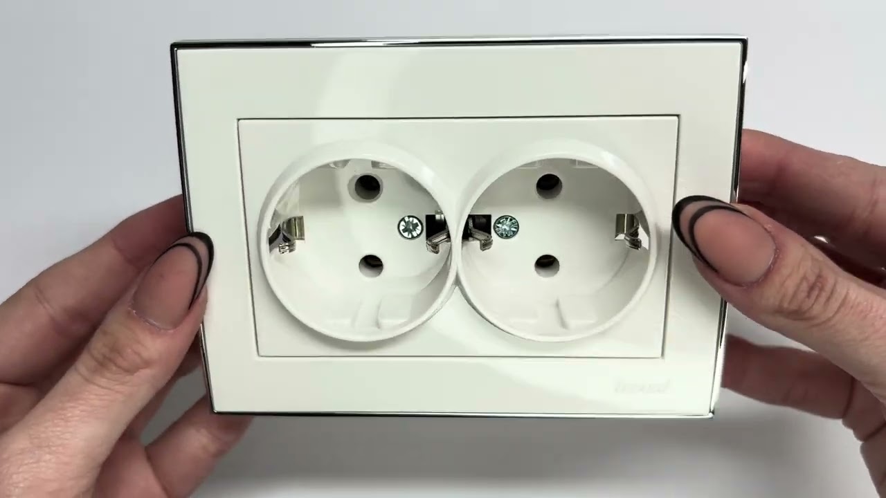 Розетка двойная с заземлением со вставкой RAIN белый хром ПБТ 703-0225-127В