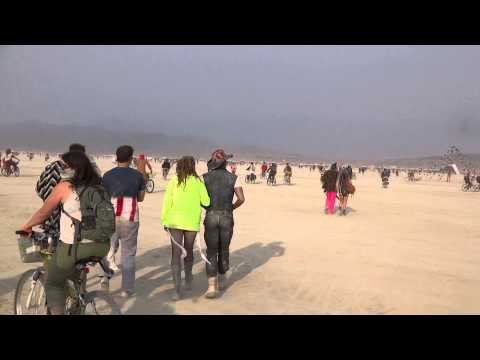 Burning Man 2014 - the mass bike exodus after Embrace burns at dawn