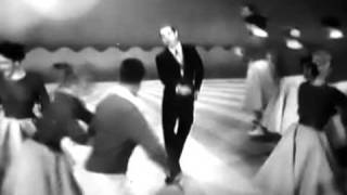 Perry Como - Round and Round - with roller skaters!