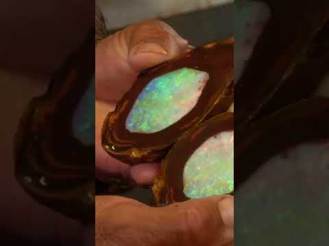 Unearthing A ‘One In A BILLION’ Opal!  #OutbackOpalHunters #Shorts
