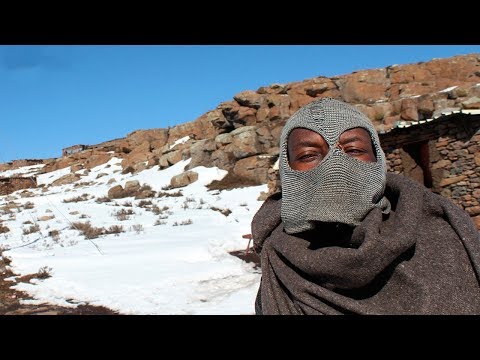 Африканское Королевство Лесото: играю с негритянкой в снежки самый высокогорный ресторан Африки