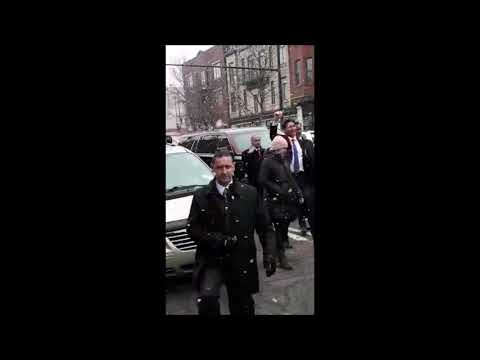 Badchen Avrumi Halperin Makes Bracha Upon Seeing Canadian PM Trudeau