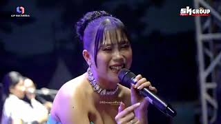 Download lagu CINTA PERTAMA VOC KAMELIA PUTRI SK GROUP mp3