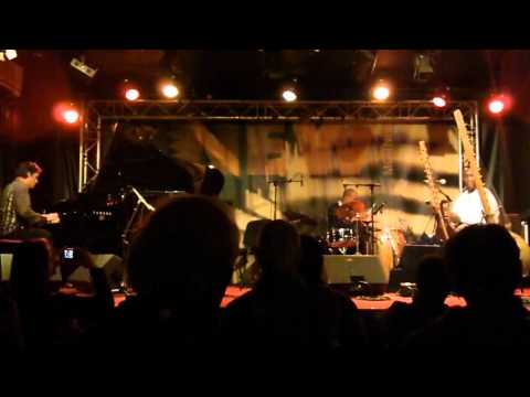 Caravan - DMD's New Jazz Trio Live @ New Morning 25/2/2011 - Djeli Moussa Diawara (4)
