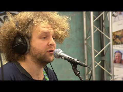 Diggy Dex in het Glazen Huis - 'Treur Niet' live - 3FM SR16