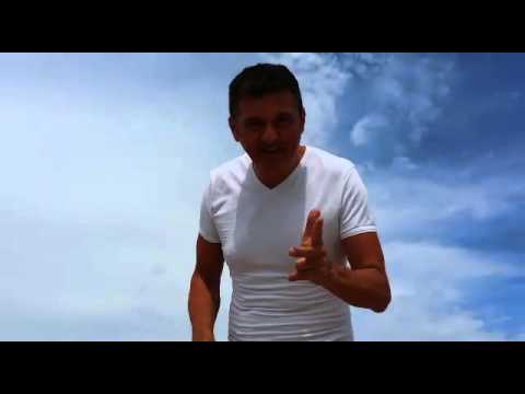 Teo Mammucari secchiata d'acqua sla