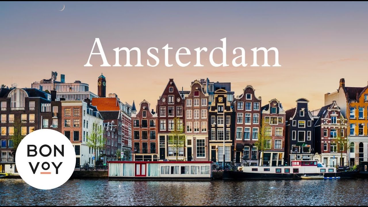 Iconic Canals and Buzzing Vibes