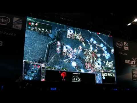 LoreHound.com - NYCC 2010: StarCraft 2 - MurDeR vs SUGGY & W