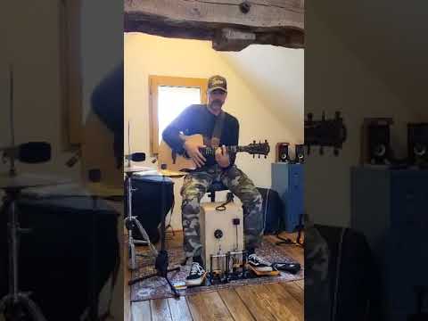 playing  Cajon and Guitar at the same time !