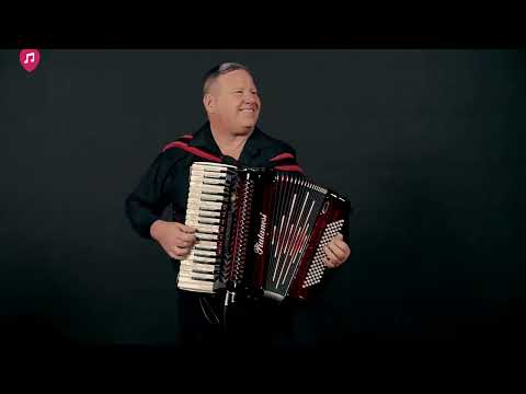 L'Italiano performed by Capital Folk Roaming band for weddings & Italy