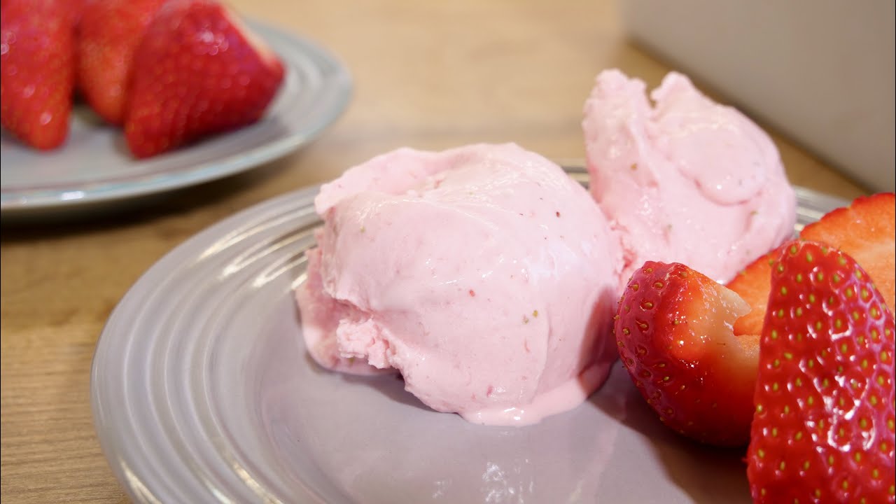 Hausgemachtes Erdbeereis: Mit frischen Erdbeeren schmeckt selbst ...