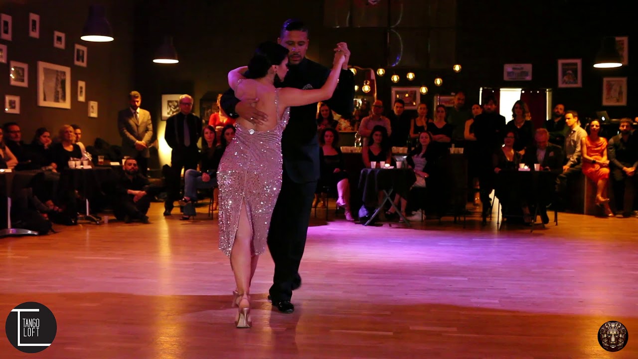 Francesca Del Buono e Roberto Zuccarino Rie payaso juan d'Arienzo