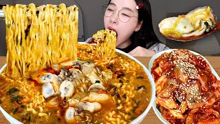 Download lagu 제철 생굴 듬뿍!! 얼칼하게 끓인 굴라면에 굴겉절이까지!!🔥(ft.마무리는 굴라밥!!)ㅣ라면먹방ㅣ진짬뽕 라면 mp3