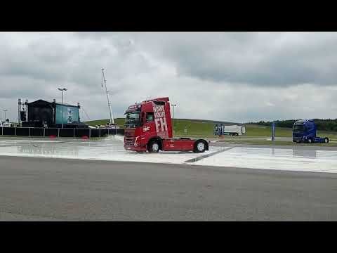 Poślizg kontrolowany Volvo FH