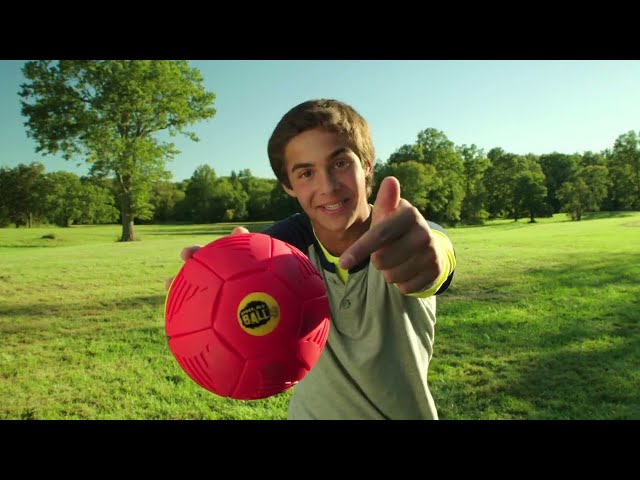Vídeo relacionado con Wahu - PHLAT BALL Junior - Rojo - Mini Frisbee Transformable en Balón - Juguetes de Exterior para Niños Desde 5 Años - 10,2 cm Balón, 15,2 cm Frisbee - Regalo Niño Innovador - 2+ Jugadores
