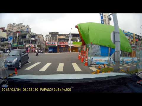 2015/03/04 8:28 Acidente de veículo na estrada Gaoerfu, seção 2, estrada Sichuan, distrito de Banqiao, nova cidade de Taipei