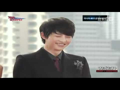 [111129] Song Joong Ki - Red Carpet [MAMA 2011 in Singapore]