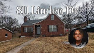Discover the Convenience of Centrally Located Living: A Virtual Tour of a Jefferson City Home